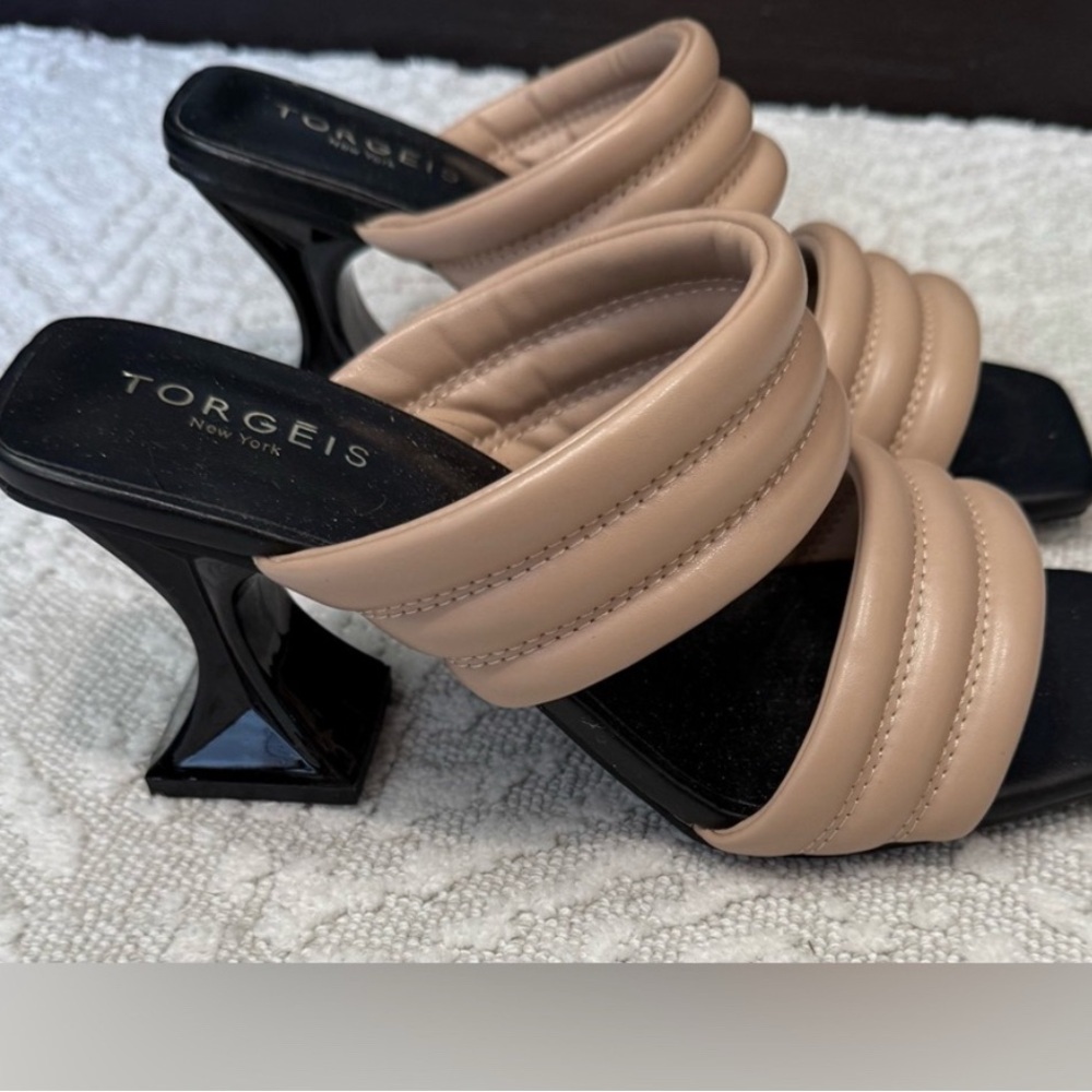 Torgeis Tan and Black Sandals